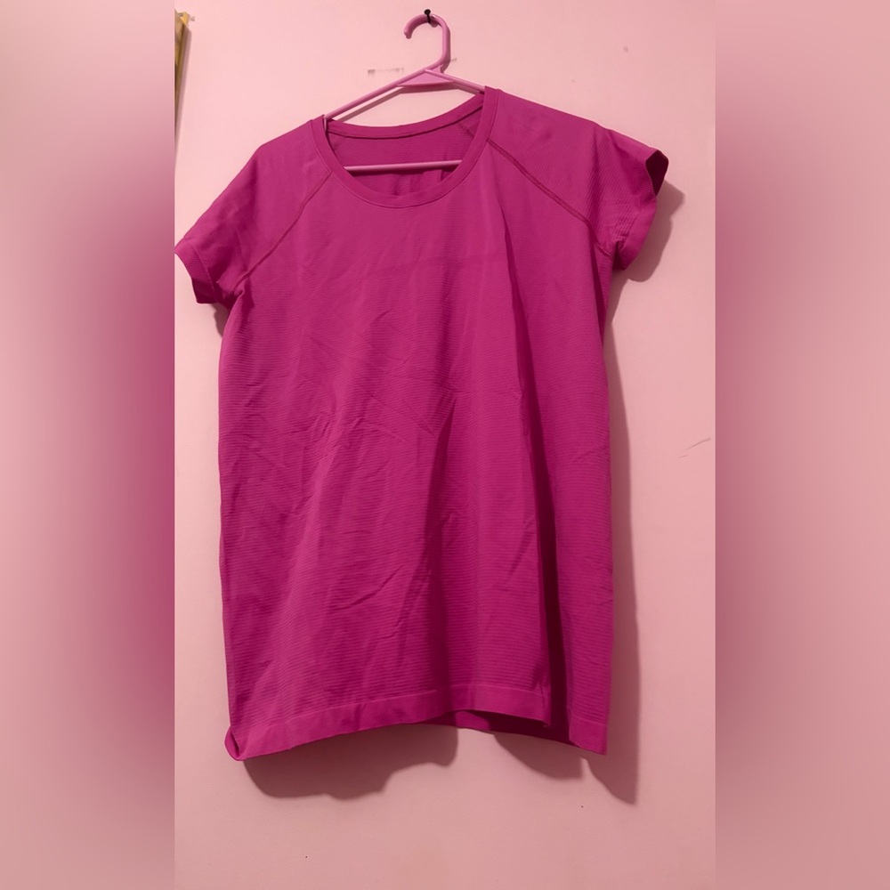 ⭐️Lululemon Bright Magenta Short Sleeve Athletic Tee